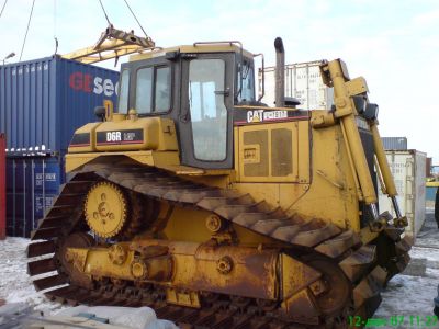 Перевозка бульдозеров Caterpillar D6RllLGP Йокогама, Япония - Владивосток - Корсаков, Россия